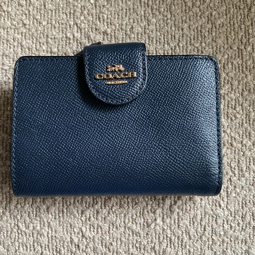Coach Medium Corner Zip Wallet
